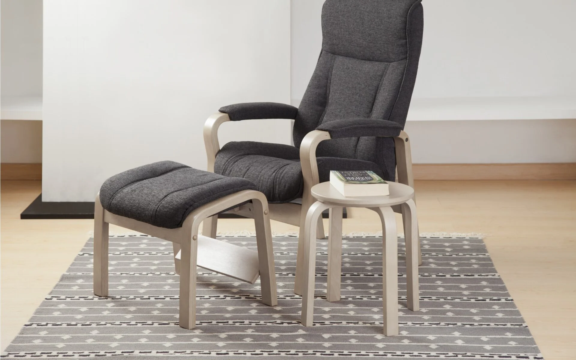 Jade Classic Recliner & Ottoman Std.